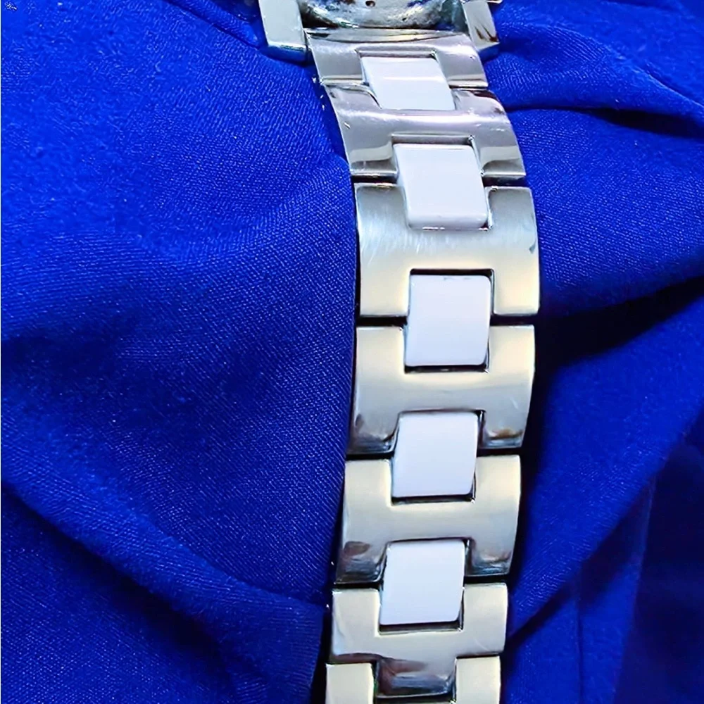 Movado Bold 3600702 Silver and Pink Cermaic Swiss watch
